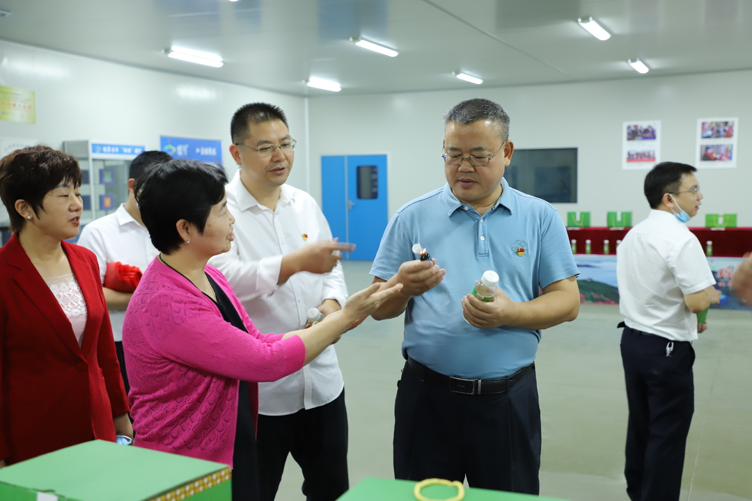 为地方经济赋能 湖南科技学院博士教授团入企“把脉”技术交流